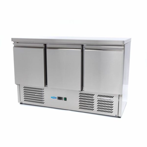 Среднотемпературна хладилна маса с три врати и долно охлаждане